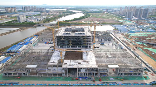 中鐵建工上合大廈項(xiàng)目鋼結(jié)構(gòu)工程全面封頂